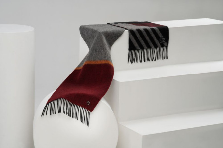 Newonce Шарфы Артикул 15986.52 Шарф Charming, коричневый с оранжевым на складе 3 шт по цене 4&nbsp;048 ₽