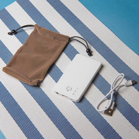 Happy gifts Аккумуляторы Артикул 19318 Универсальное зарядное устройство "Plain" (2800mAh) с фонариком на складе 0 шт по цене 688 ₽