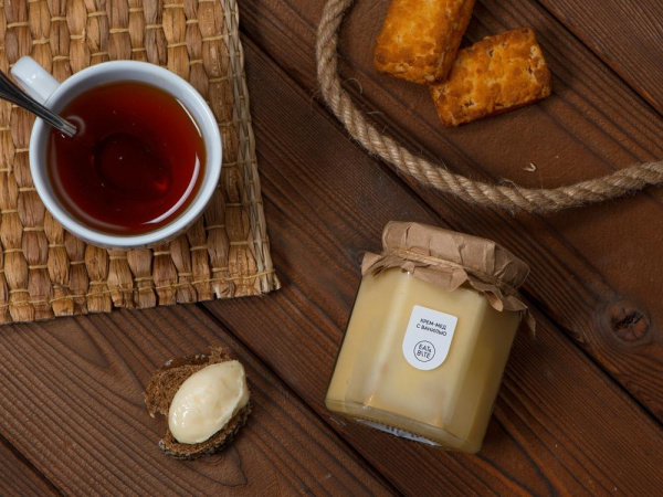 Eat & Bite Крема-мёд Артикул 14773 Крем-мёд с ванилью 250 в шестигранной банке на складе 29 шт по цене 425.71 ₽